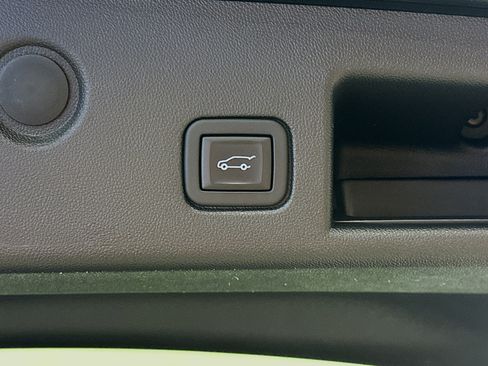 Used 2023 Chevrolet Equinox RS w/ RS Leather Package image 28