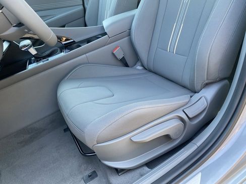 New 2025 Hyundai Elantra SEL image 23