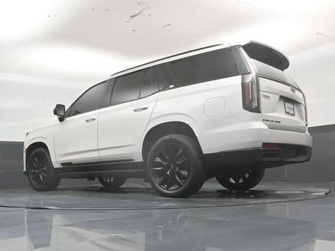 Used 2021 Cadillac Escalade Sport w/ LPO, Illumination Package AWD/4WD image 57