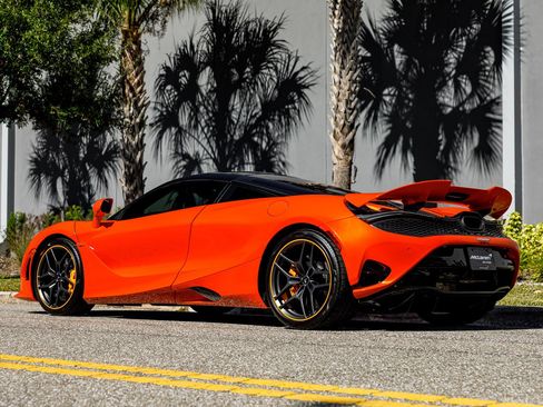 Used 2024 McLaren 750S image 6