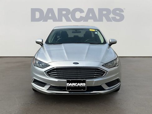 Used 2018 Ford Fusion SE FWD image 2