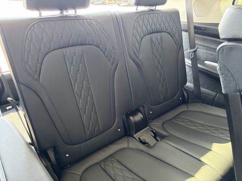 Used 2023 BMW X7 xDrive40i AWD/4WD image 14