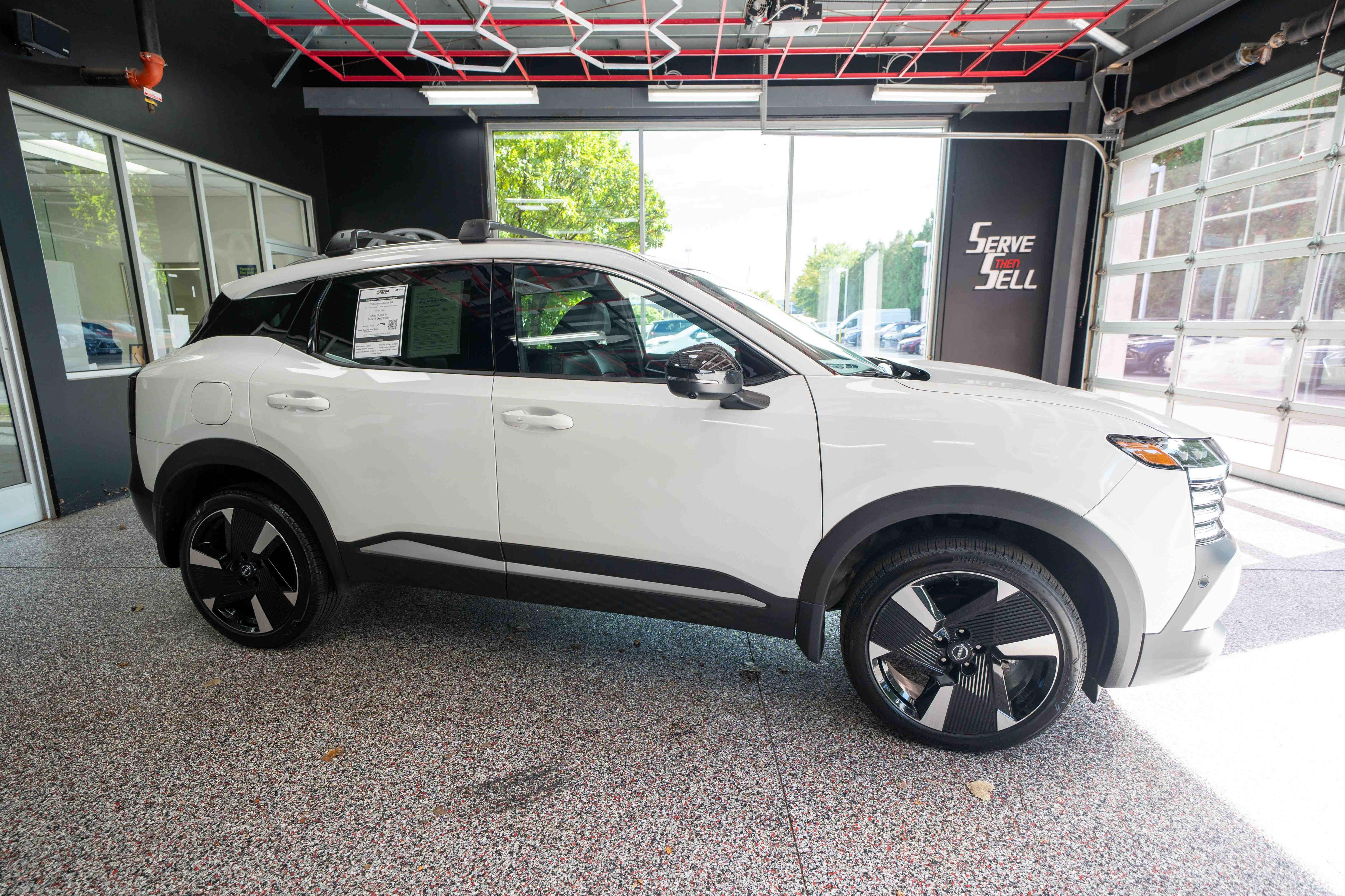 Used 2026 Nissan Kicks SR FWD image 5