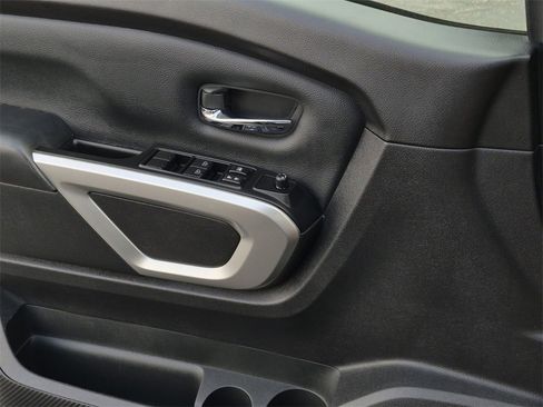 Used 2024 Nissan Titan SV w/ SV Convenience Package image 25