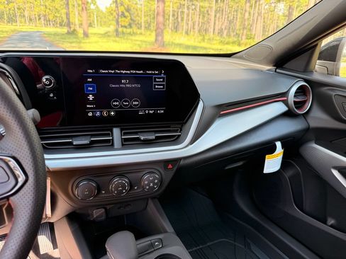 New 2026 Chevrolet Trax RS w/ Driver Confidence Package FWD image 16