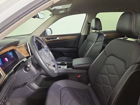 Used 2024 Volkswagen Atlas SE AWD/4WD image 15