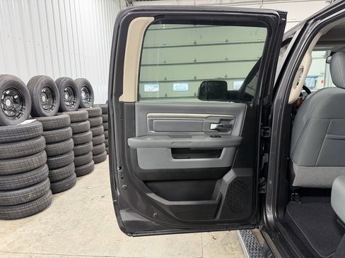 Used 2018 RAM 3500 Big Horn image 34