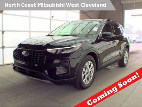 Used 2023 Ford Escape Active w/ Tech Pack #2 AWD/4WD image 1
