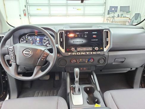 Used 2025 Nissan Frontier SV RWD image 24