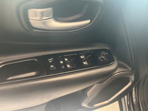 Used 2020 Jeep Renegade Limited image 11