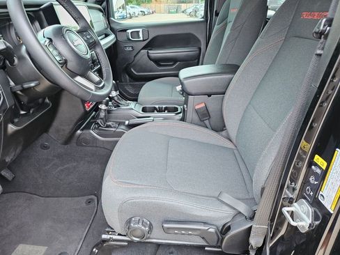 Used 2025 Jeep Wrangler Unlimited Rubicon AWD/4WD image 11