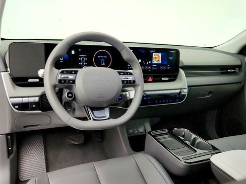 Used 2025 Hyundai Ioniq 5 SEL image 12