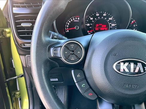 Used 2016 Kia Soul + image 18
