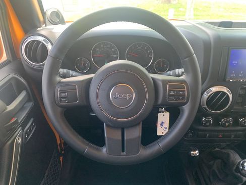 Used 2012 Jeep Wrangler Unlimited Sahara w/ Max Tow Pkg AWD/4WD image 11