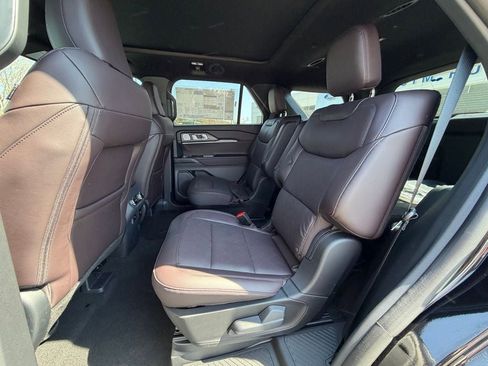 New 2026 Ford Explorer Platinum image 18