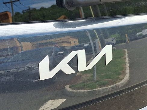 Used 2025 Kia Soul LX FWD image 29