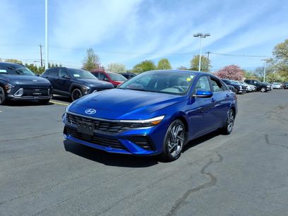 Used 2024 Hyundai Elantra SEL w/ Convenience Package