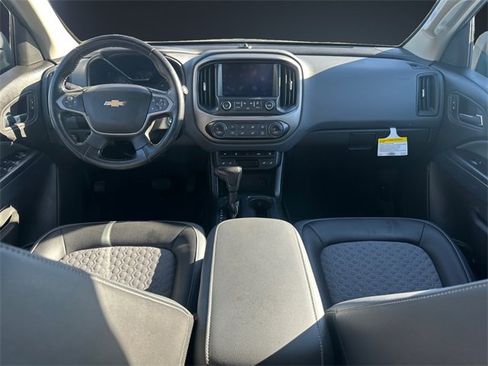 Used 2017 Chevrolet Colorado Z71 w/ Z71 Midnight Edition image 10