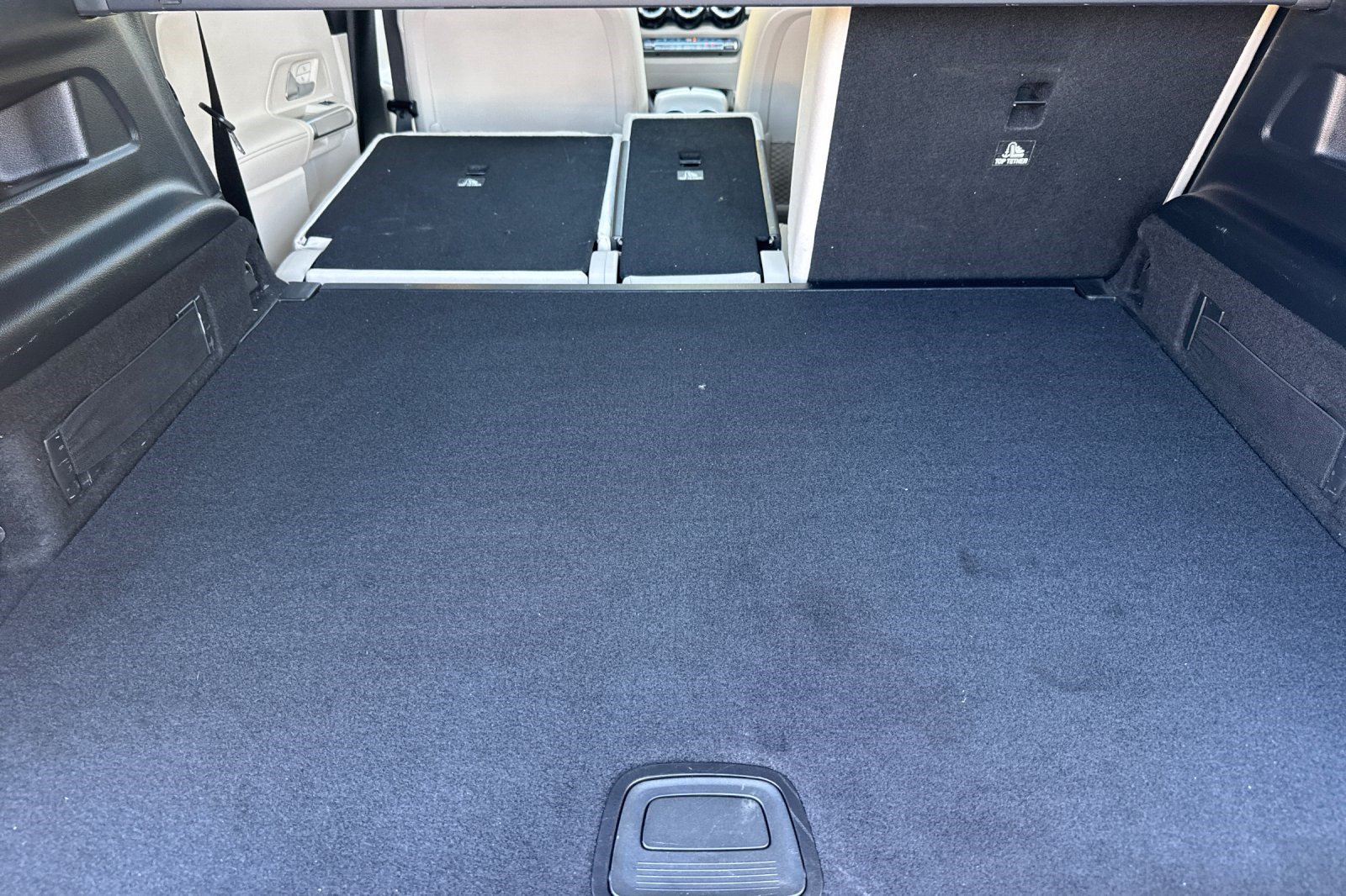 Used 2023 Mercedes-Benz GLB 250 w/ Premium Package image 25