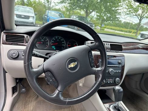 Used 2012 Chevrolet Impala LTZ FWD image 11