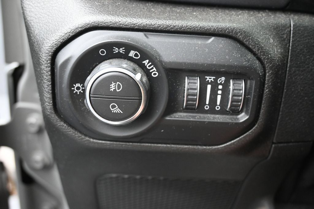 Used 2021 Jeep Gladiator Mojave w/ Cold Weather Group AWD/4WD image 22