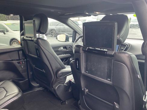 Used 2025 Chrysler Pacifica Select w/ Uconnect Theater Family Group AWD/4WD image 25