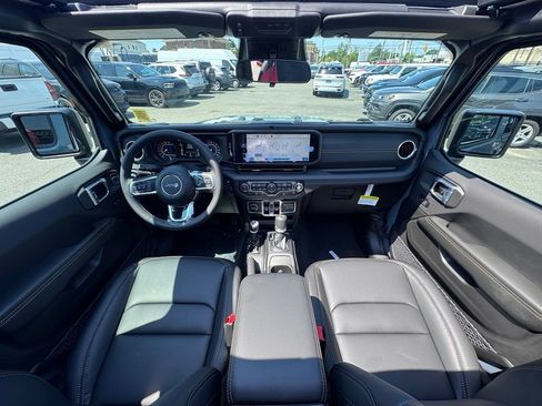 New 2026 Jeep Wrangler Unlimited Sahara AWD/4WD image 10