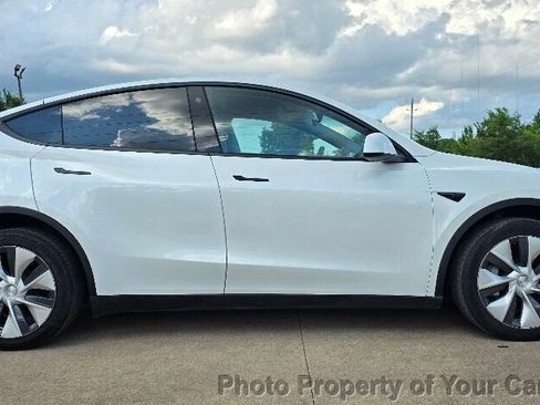 Used 2023 Tesla Model Y AWD image 11