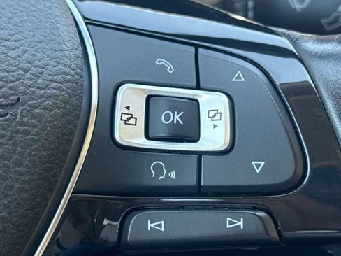 Used 2018 Volkswagen Tiguan SE AWD/4WD image 34
