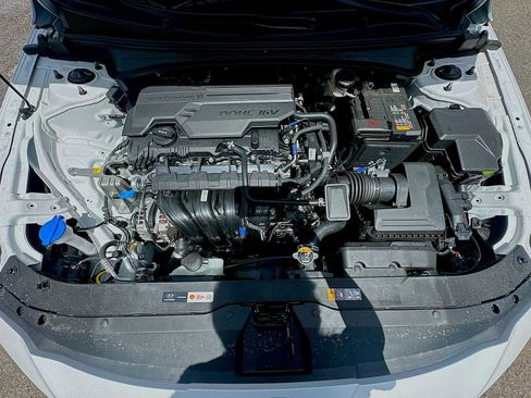 New 2026 Hyundai Elantra Sport FWD image 17