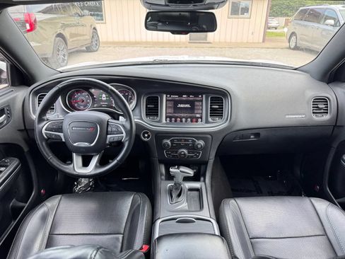 Used 2017 Dodge Charger SXT w/ AWD Plus Group image 2