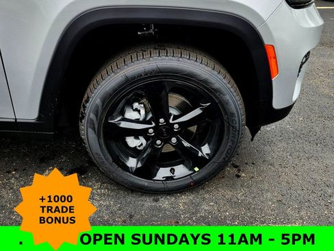 New 2025 Jeep Grand Cherokee Limited w/ Black Appearance Package image 9