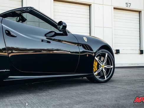Used 2014 Ferrari California RWD image 30