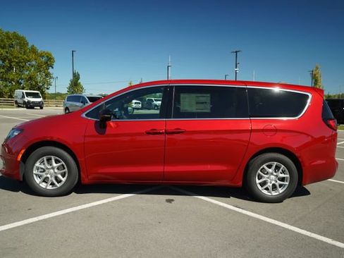 New 2026 Chrysler Voyager LX image 4