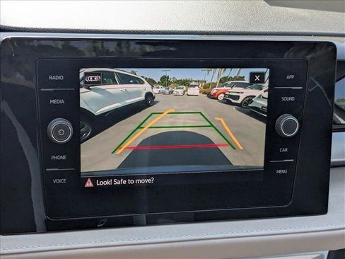 New 2025 Volkswagen Taos SE image 15