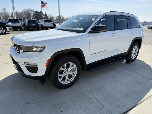 Used 2023 Jeep Grand Cherokee Limited image 4