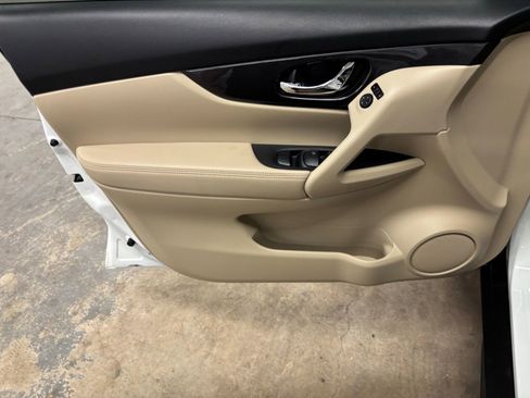Used 2020 Nissan Rogue SV FWD image 18