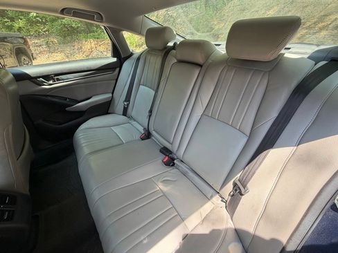 Used 2020 Honda Accord EX image 9