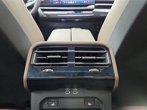 Used 2024 BMW 530i xDrive 530i xDrive w/ Premium Package image 52