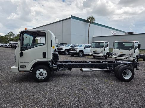 New 2025 Chevrolet Low Cab Forward RWD image 5