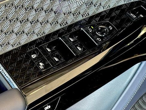 Used 2025 BMW 760i xDrive w/ Executive Package image 47