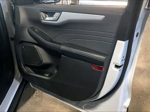 Used 2025 Ford Escape Platinum w/ Premium Technology Package image 19