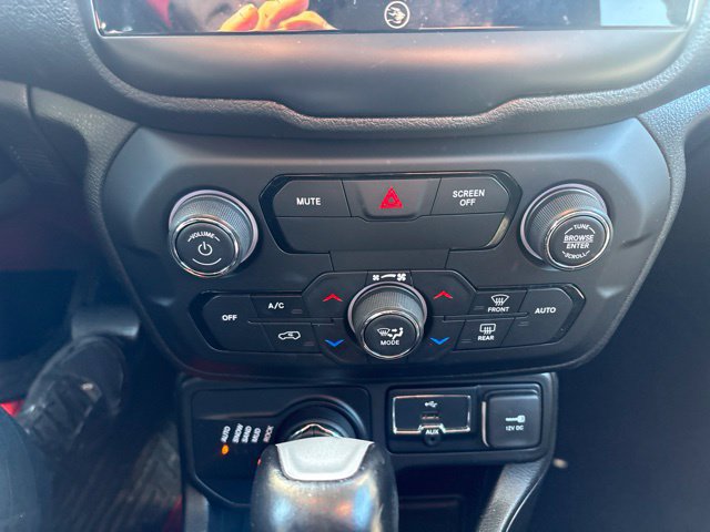 Used 2018 Jeep Renegade Trailhawk AWD/4WD image 17