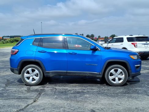 Used 2018 Jeep Compass Latitude w/ Cold Weather Group AWD/4WD image 2