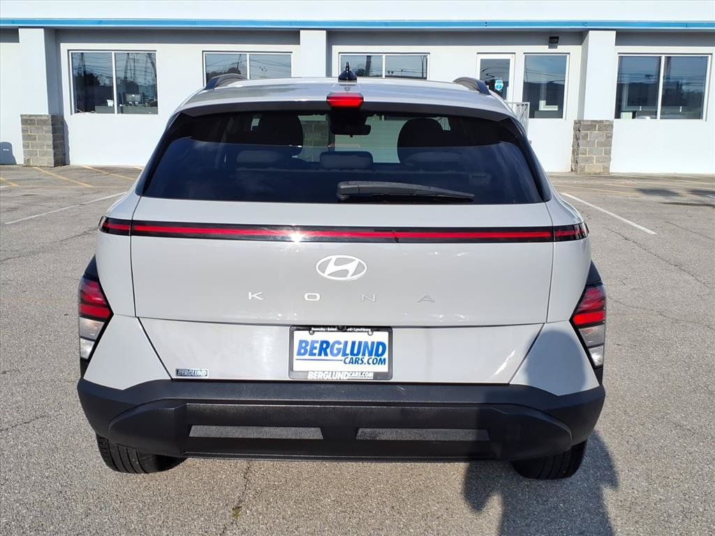 Used 2024 Hyundai Kona SEL FWD image 5