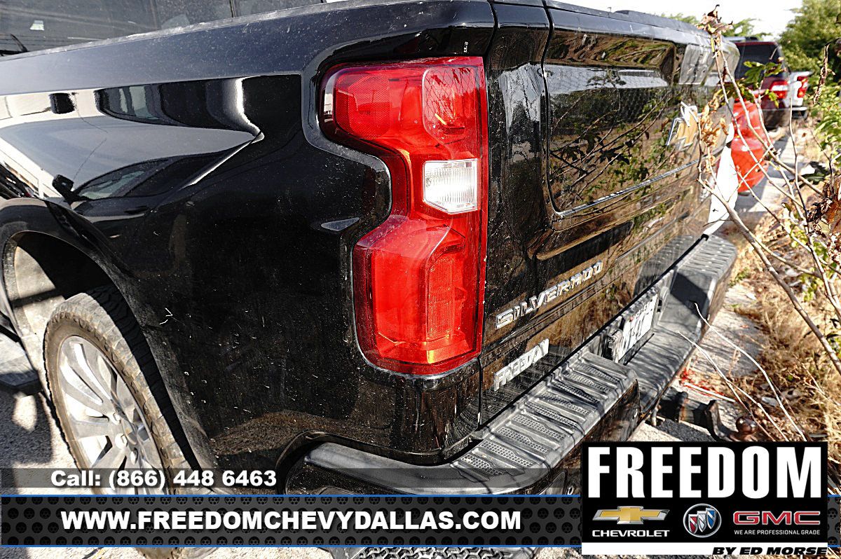 Used 2021 Chevrolet Silverado 1500 High Country w/ Technology Package AWD/4WD image 8