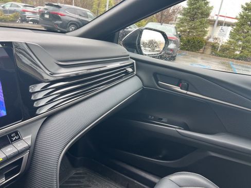 Used 2025 Toyota Camry SE image 63