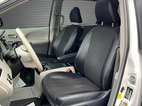 Used 2012 Toyota Sienna SE FWD image 20