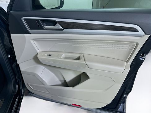 Used 2023 Volkswagen Atlas SE image 33