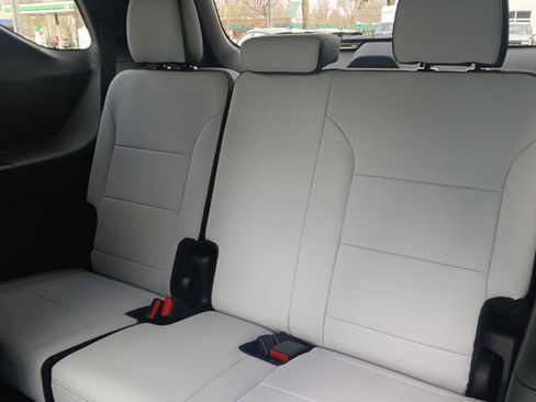 New 2026 Chevrolet Traverse High Country w/ LPO, Floor Liner Package AWD/4WD image 26